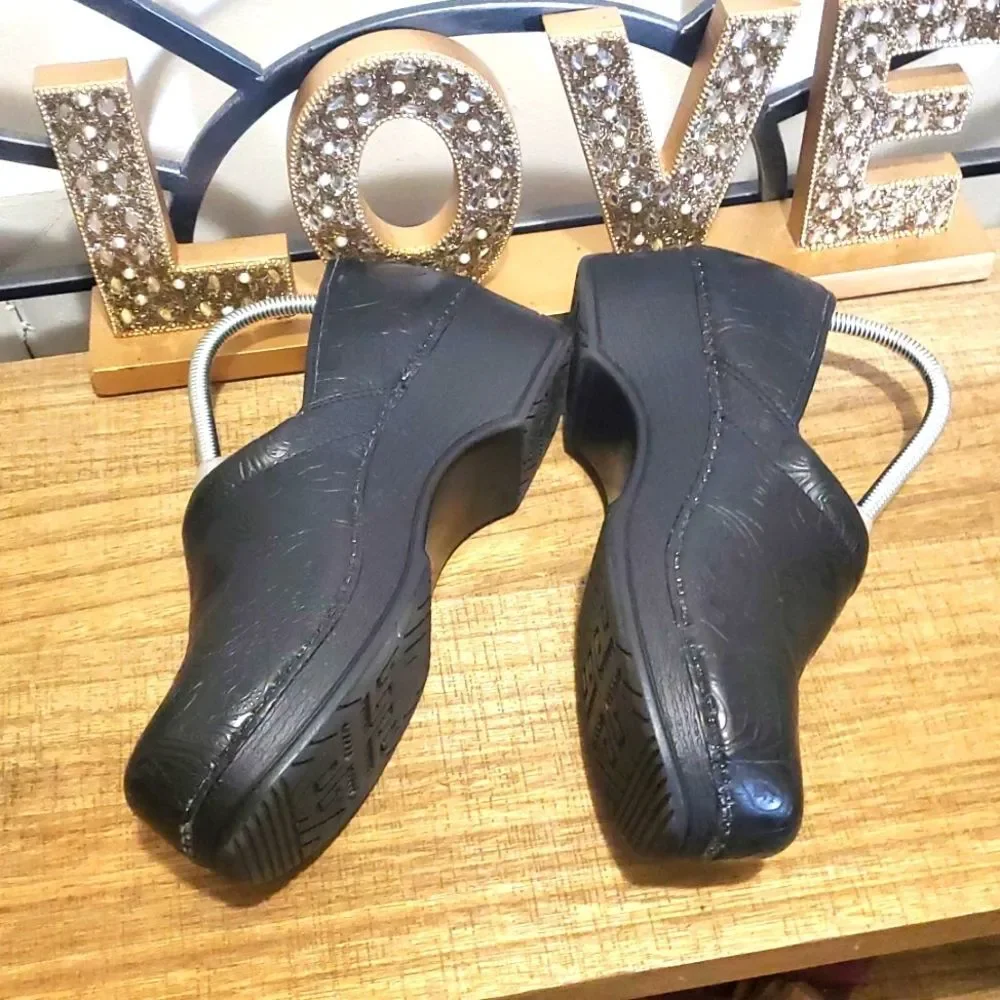 GH BASS & Co Embossed MELINDA Slip On Clog Comfort Shoes Black Women's Sz 10
